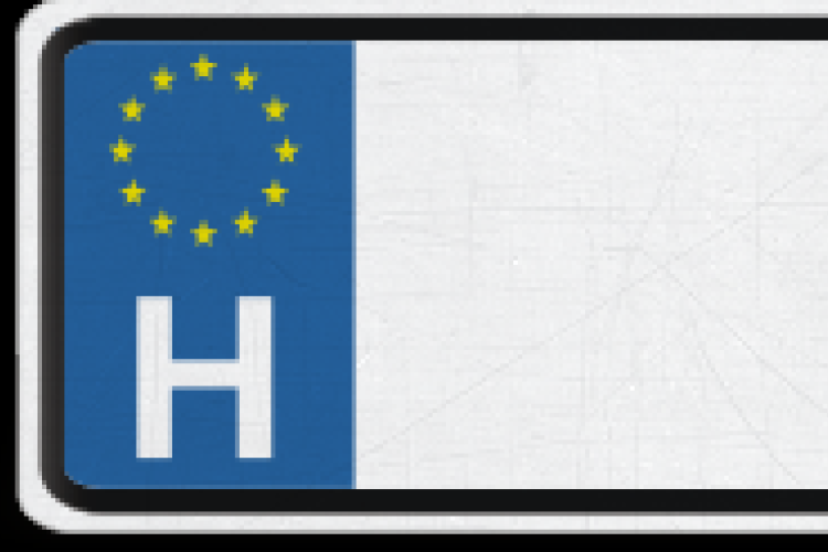 Interneten vásárolt autójához rendszámot