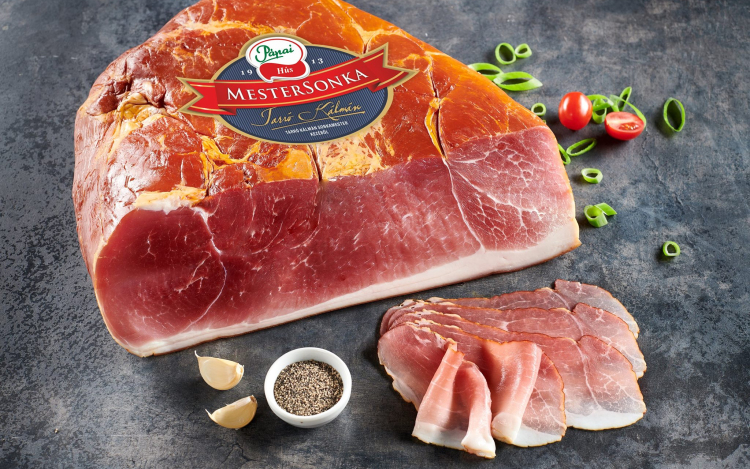 Sonkával segíti a rászorulókat a Pápai Hús