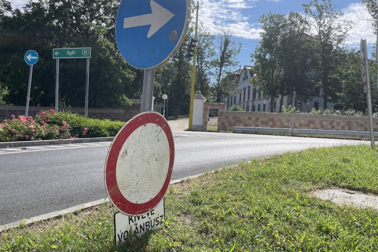 Hétfőtől tilos lesz a behajtás a Fő térre és a Szent István útra