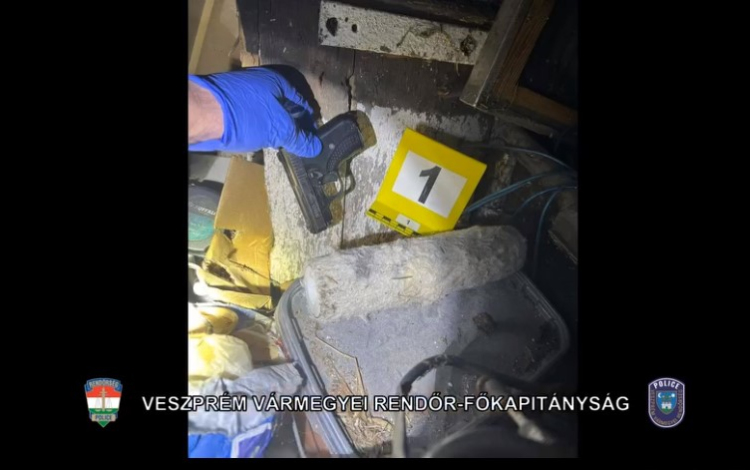 Pisztollyal lövöldözött emberek felé egy férfi Kemeneshőgyészen