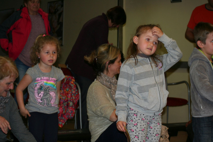 Iványi Balázs: Vándor Vitéz - Dé-Mol Színtársulat Vidám Mesejátéka