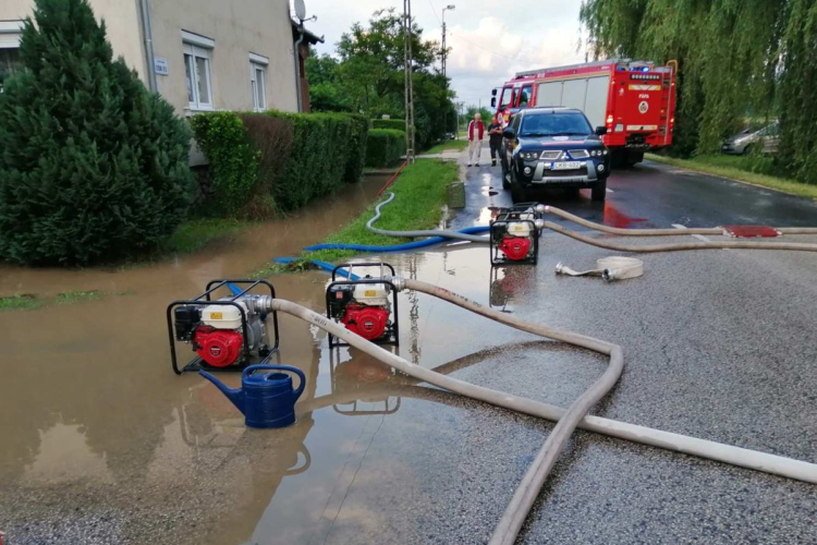 Bőven adott munkát a tűzoltóknak a vasárnapi esőzés Pápán és környékén