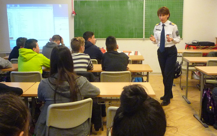 Középpontban a biztonságos internethasználat