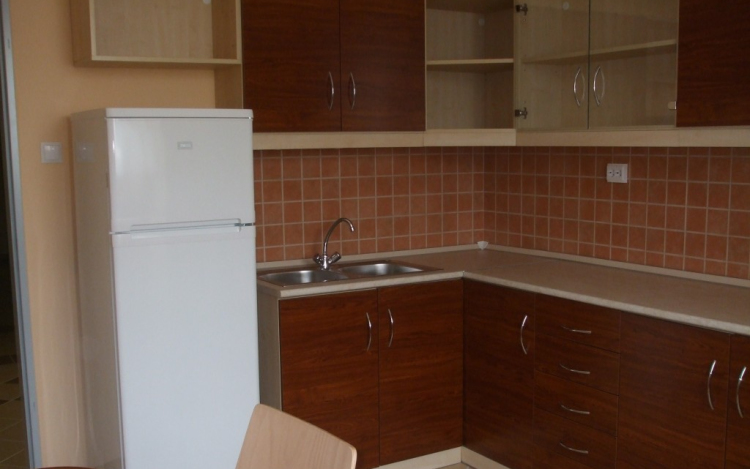 Albérlet kiadó - Más lakását hirdette meg