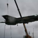 MiG-21 Emlékmű - Pápa - A gép emelése