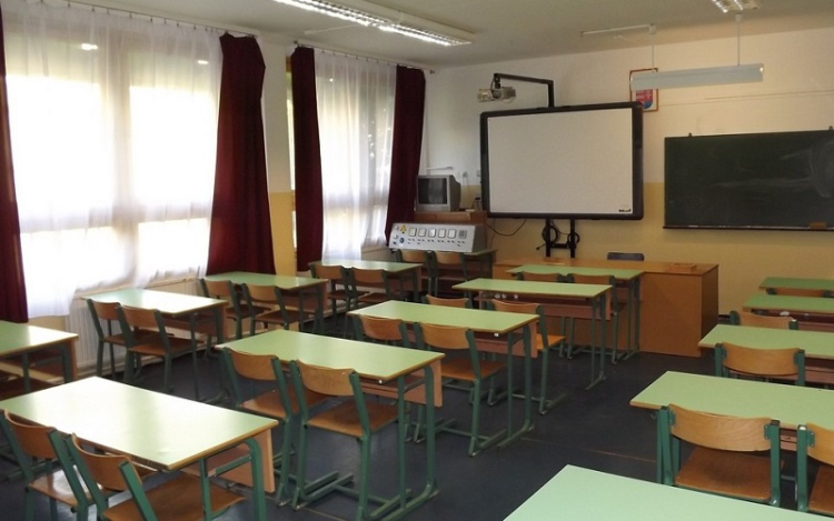 Bezárják az iskolákat, az óvodákat és az üzletek nagy részét