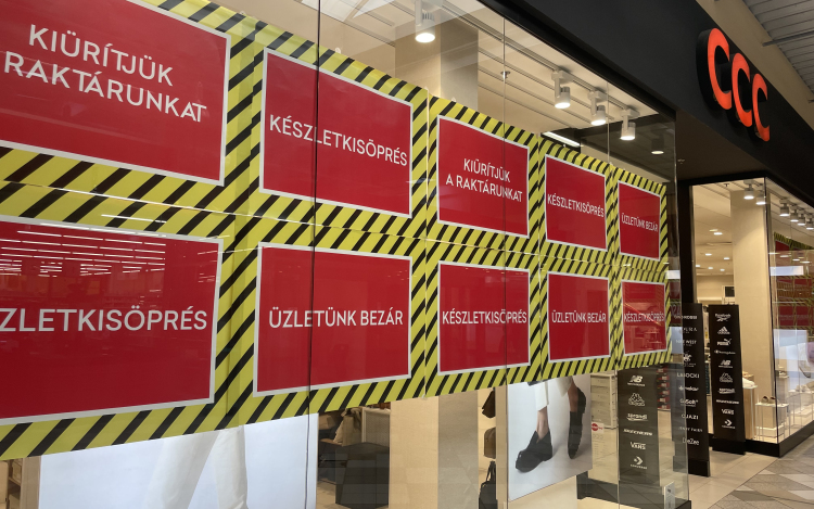 Bezárja pápai üzletét a CCC!