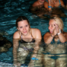 Fürdőztek az éjszakában