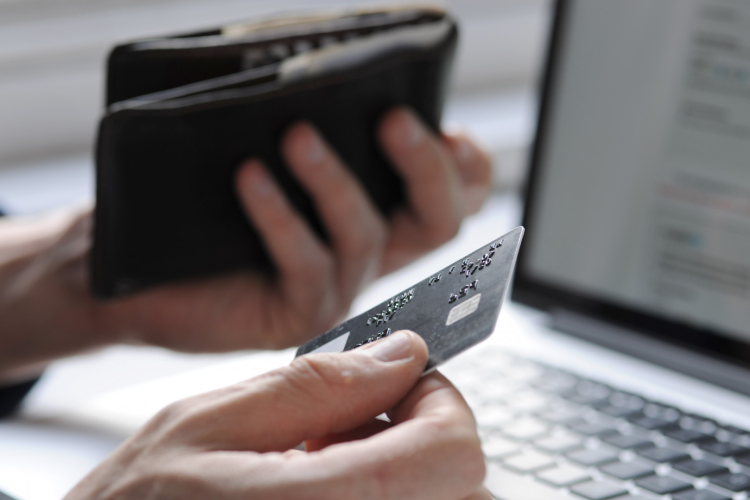Ismét egy Pápa-környéki eladót károsítottak meg az internetes csalók