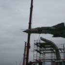 MiG-21 Emlékmű - Pápa - A gép emelése