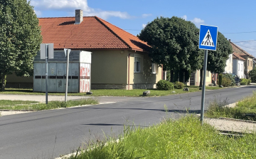 Szeptember közepén lesznek felfestve az útburkolati jelek a Dózsa György utcában