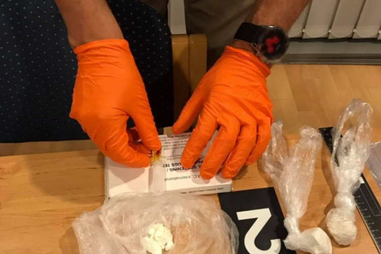 Elfogtak egy drogdílert és két fogyasztót 