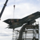 MiG-21 Emlékmű - Pápa - A gép emelése