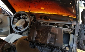 Teljes terjedelmében égett egy autó Lovászpatonánál