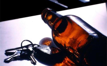 Parkoló autónak ütközött, majd elhajtott