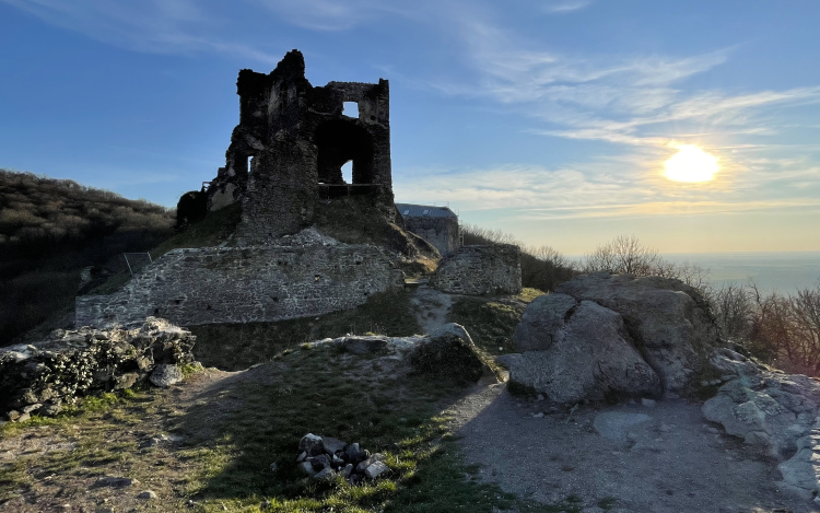 Átadták a megújult somlói várat