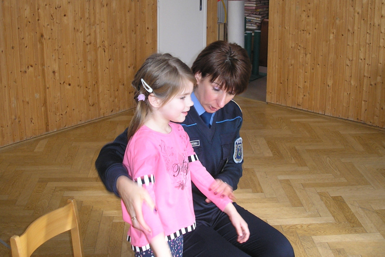 Rendőr az óvodában