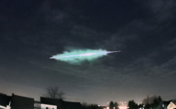 Zöldesen fénylő tűzgömb hasított át az égen, Pápáról is lehetett látni