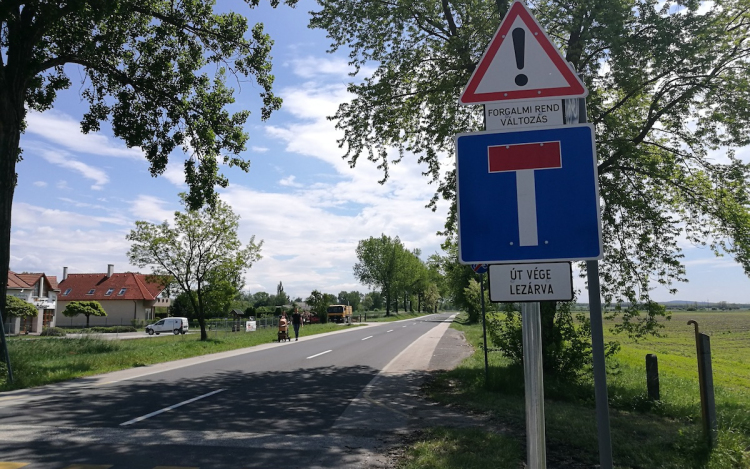 Figyelem! Megváltozott a forgalmi rend a Pápáról Tapolcafő felé kivezető úton