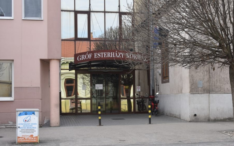 Figyelem! Május 15-től vérvétel előtt is kell sorszámot kérni az automatánál