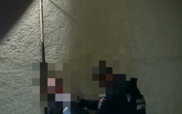 Megpróbált elmenekülni a pápai rendőrök elől a körözött férfi 