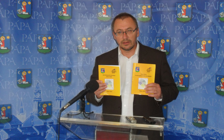 Ilyen jövő elé néz Pápa - Nyomtatásban is megjelentek a város fejlesztési stratégiai