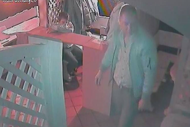 Táskát lopott - Felismeri?