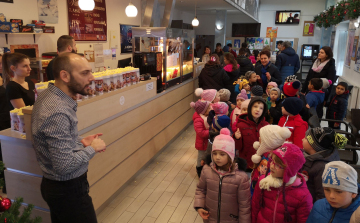 200 pápai gyermek napját tette szebbé a Petőfi Mozi