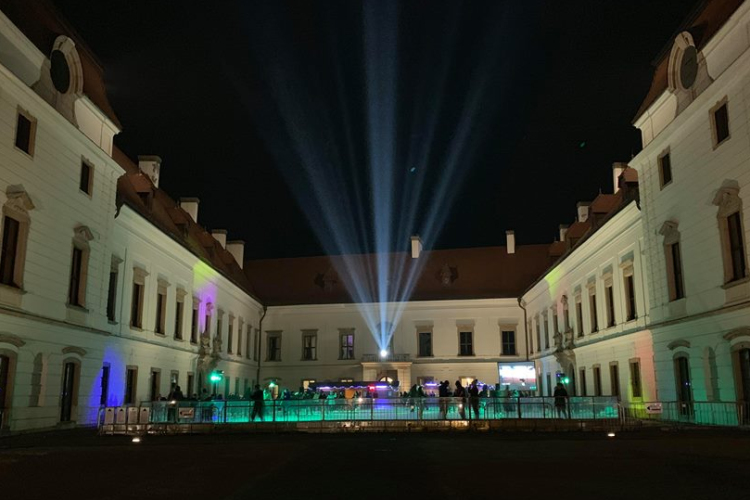 Farsang a jégen - Ha beöltözik, ingyen korizhat!