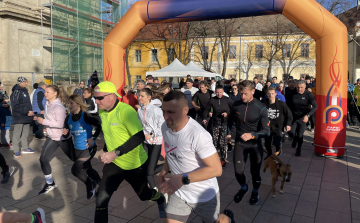 Ostormenet és futás búcsúztatta az Óévet Pápán