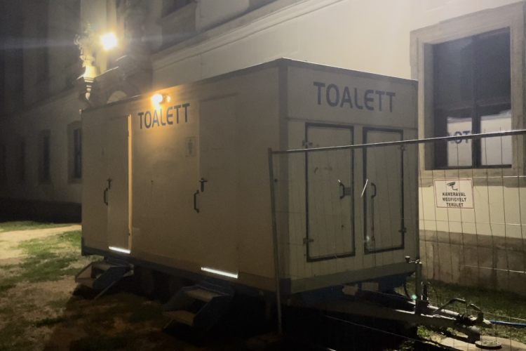 Csak éjféltől használható az ingyenes mobil toalett a Borfesztiválon