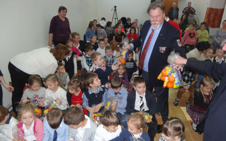 Értékes adományt hozott ismét Pápára a Teuton Lovagrend