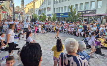 Sok-sok mosoly, jó hangulat és jótékonyság a júliusi Belvárosi Forgatagban