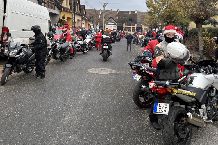 Csak 700 csomaggal lepik meg a gyermekeket a Motoros Mikulások