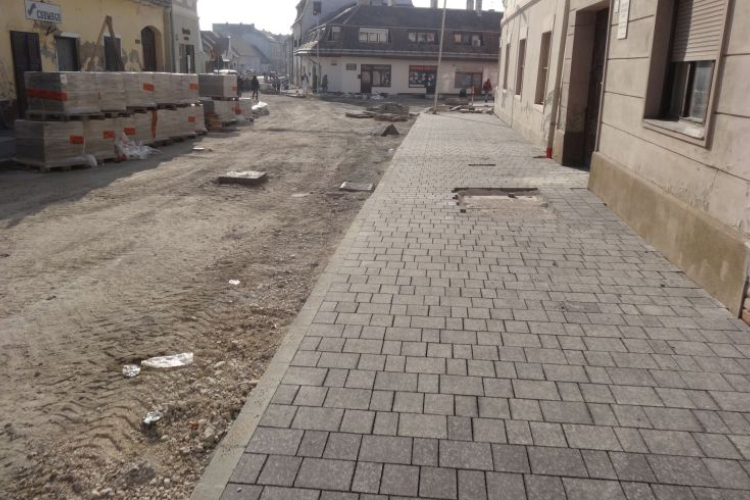 Egy hónapja dolgoznak a Korvin utca megújításán