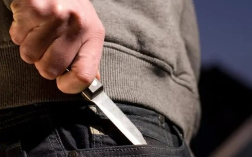 Többször hátba szúrta élettársát Pápán