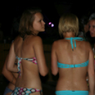 Éjszakai Fürdőzés a pápai Várkertfürdőben