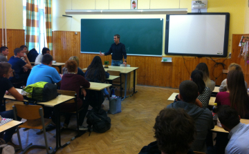 Középiskolában toboroztak