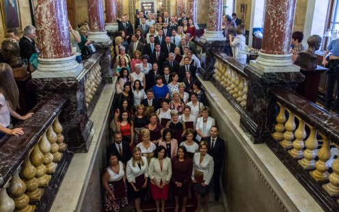 Kitalálja, hogy melyik pápai munkahely lett családbarát?