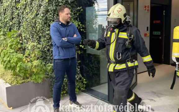 Pápai tűzoltó is felfutott az ország legmagasabb székházába
