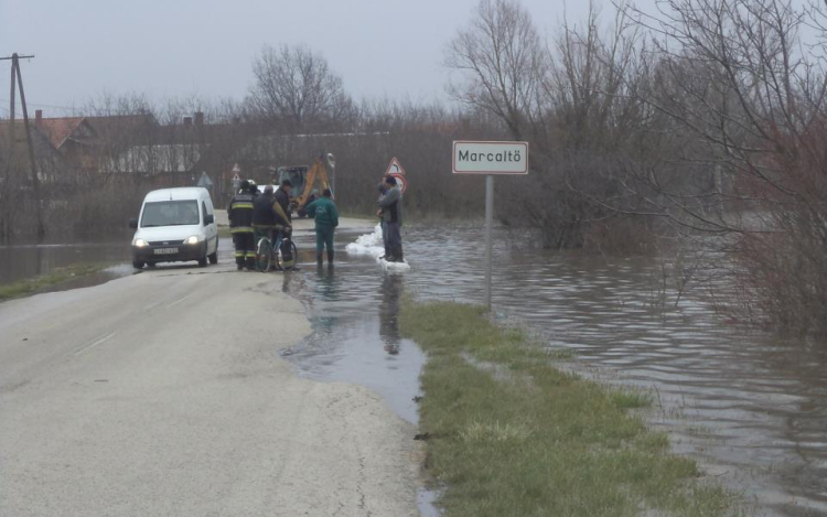 Négy út van lezárva a Marcal áradása miatt