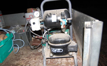 Szalmabálákban rejtették el a lopott tárgyakat