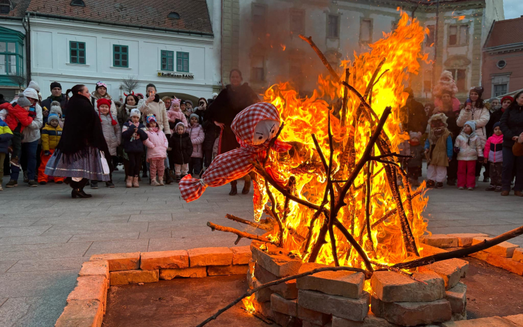 Télűző farsangi mulatságot tartanak a belvárosban