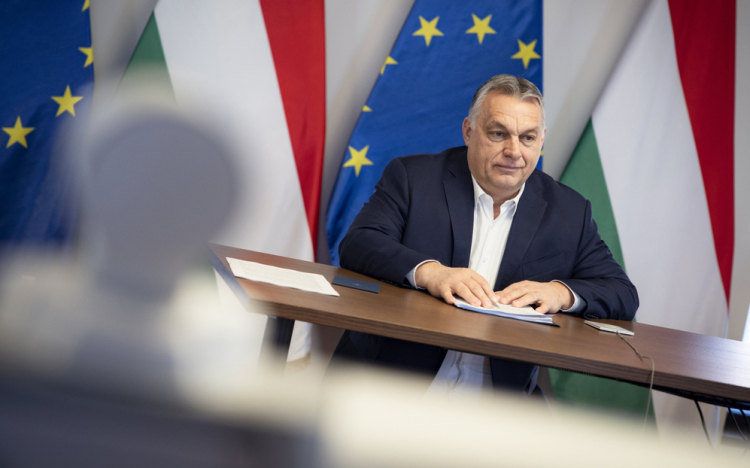 Orbán Viktor a rendkívüli EU-csúcsra utazik; az olajra és a gázra kivetendő szankciók ellen lép fel