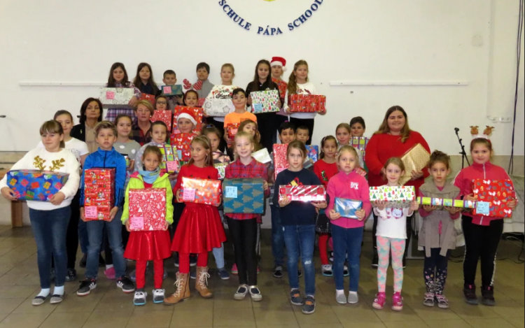 68 cipősdoboznyi adományt gyűjtött össze a Tarczy iskola diákja