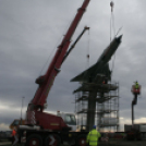 MiG-21 Emlékmű - Pápa - A gép emelése