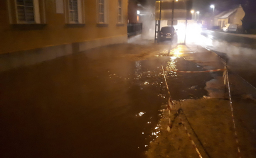 Ismét elöntötte a víz a Vásár utcát és környékét