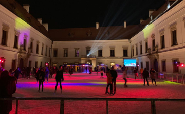 Buli a kastélyudvaron - Jó volt a hangulat a Jégpályák Éjszakáján