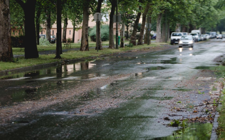 Országszerte intenzív esőzések várhatók