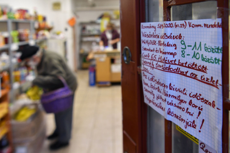 Itt a döntés: Szombattól felfüggesztik a vásárlási idősávot!